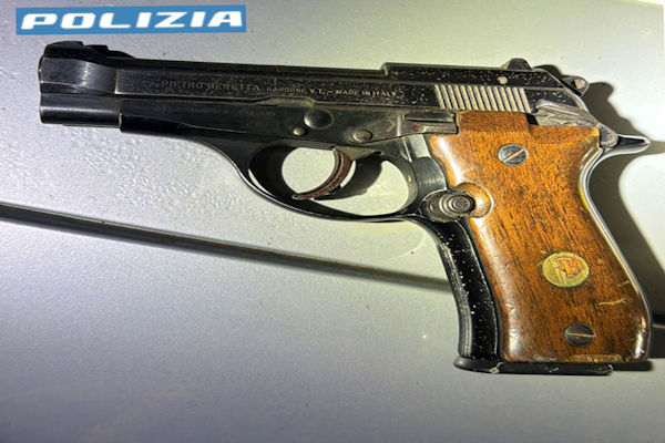 Pistola Polizia Sassari
