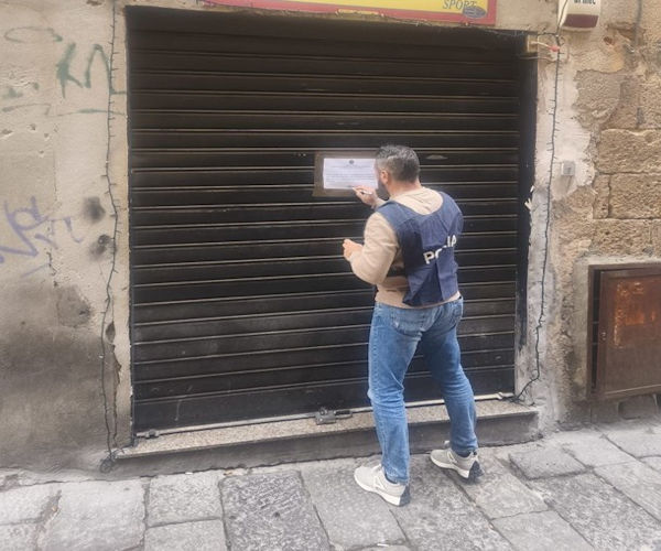 chiude locale Sassari